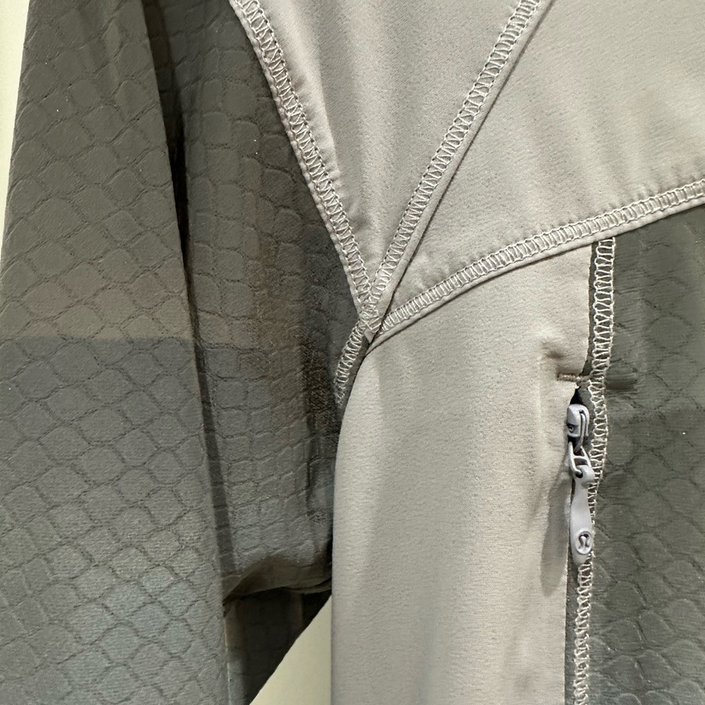 (2186) LULULEMON LIGHT SPEED JACKET Sz 6 ** Mild Flaw - Picture 13 of 15